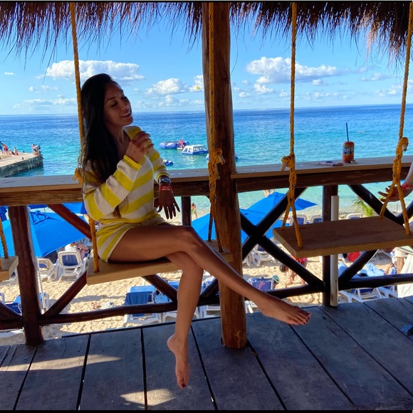 TOP AND SHORTS - Picture 3 of 7